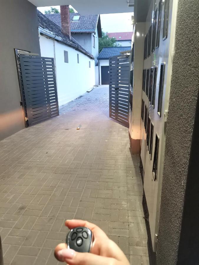 Stan Na Dan M Lägenhet Novi Sad Exteriör bild