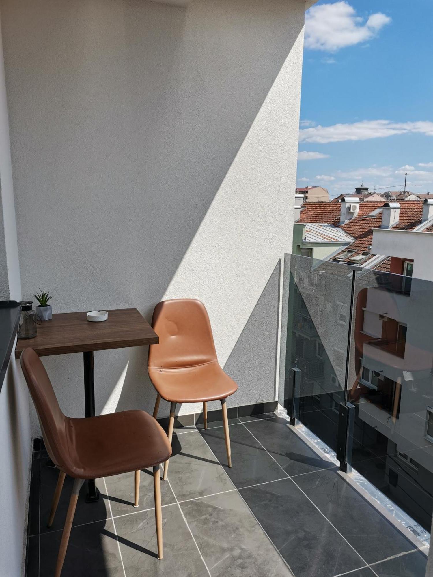 Stan Na Dan M Lägenhet Novi Sad Exteriör bild
